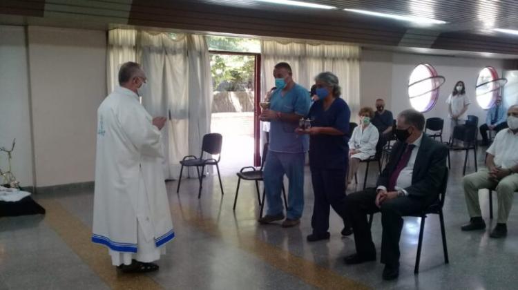 Mons. Colombo "abraza" a quienes perdieron el trabajo por la pandemia Mons. Colombo "abraza" a quienes perdieron el trabajo por la pandemia