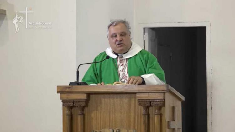 Mons. Colombo: "La centralidad del mandamiento del Amor es insustituible"