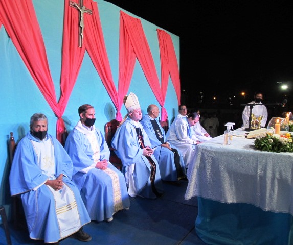 Mons. Dus: Que María custodie el caminar de esta Iglesia-familia Mons. Dus: Que María custodie el caminar de esta Iglesia-familia