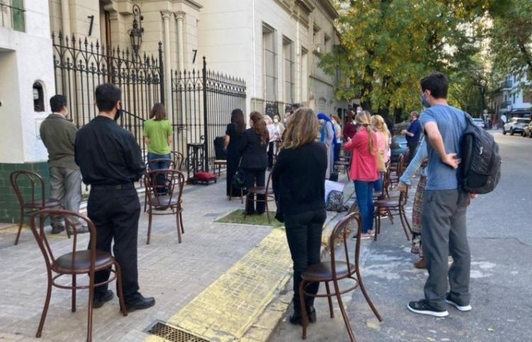 Mons. Fernández considera "desproporcionadas" las restricciones al culto religioso Mons. Fernández considera "desproporcionadas" las restricciones al culto religioso