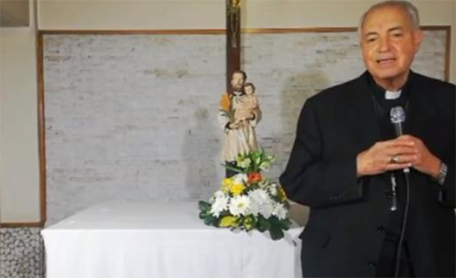 Mons. Frassia bendice a la comunidad y reza por la llegada de un nuevo pastor