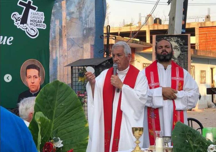 Mons. García alentó a seguir unidos en el reclamo digno por tierra, techo y trabajo Mons. García alentó a seguir unidos en el reclamo digno por tierra, techo y trabajo