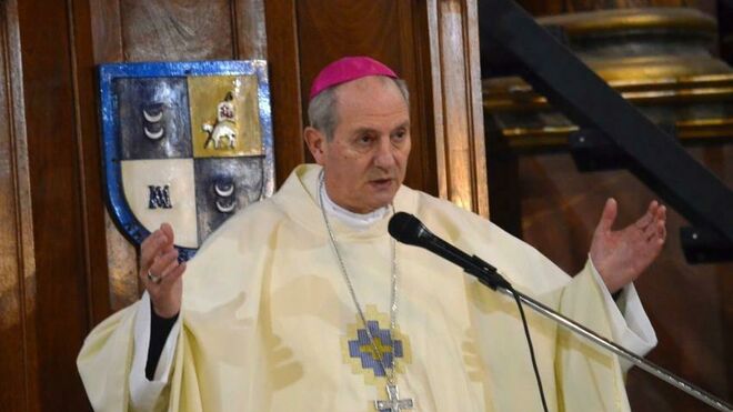 Mons. Lugones bendijo las "manos sanadoras" del personal de salud Mons. Lugones bendijo las "manos sanadoras" del personal de salud