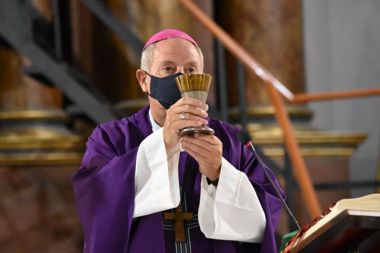 Mons. Lugones: Cuaresma, un tiempo para replantearse el camino de la conversión Mons. Lugones: Cuaresma, un tiempo para replantearse el camino de la conversión