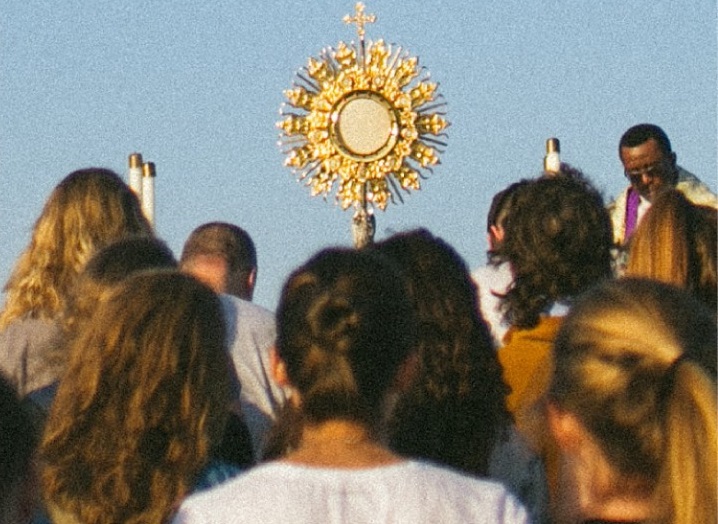 Mons. Martínez: "La fuerza del amor de Dios" Mons. Martínez: "La fuerza del amor de Dios"
