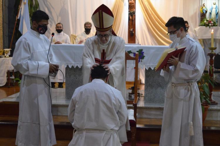 Mons. Martínez ordenó un nuevo diácono posadeño Mons. Martínez ordenó un nuevo diácono posadeño