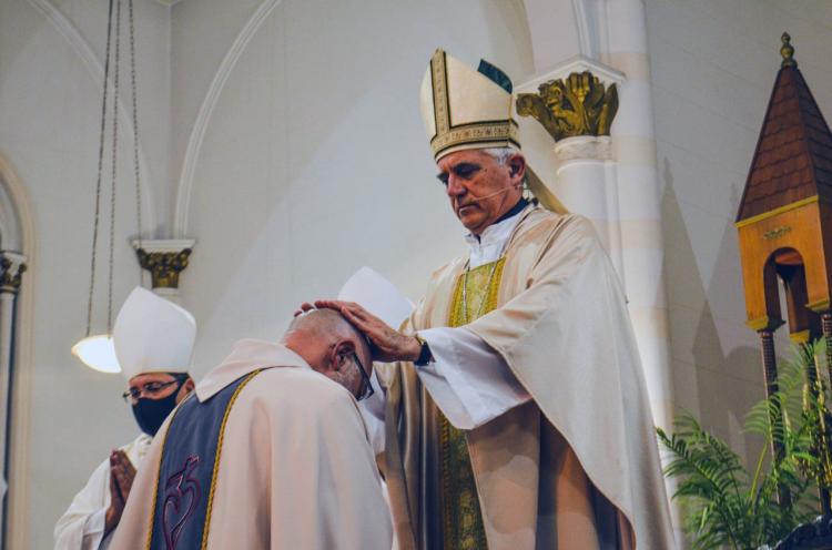 Consagración episcopal de Mons. Roberto Ferrari, nuevo obispo auxiliar de Tucumán Consagración episcopal de Mons. Roberto Ferrari, nuevo obispo auxiliar de Tucumán