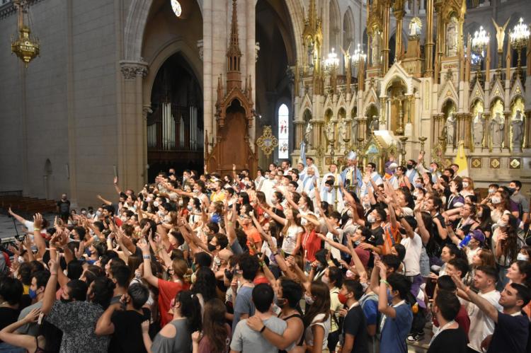 Mons. Scheinig a los jóvenes: "La clave de la vida es entregarla"