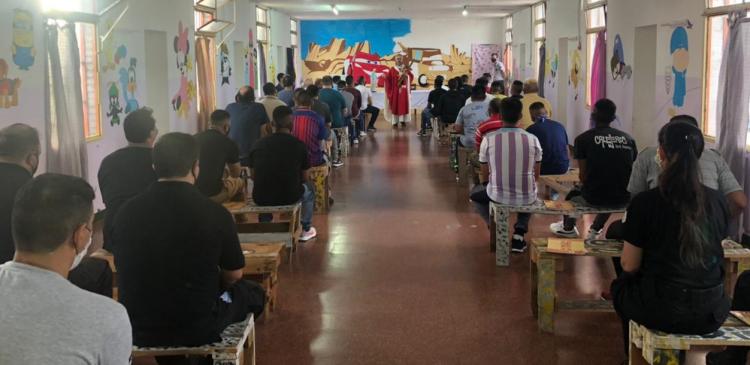 Mons. Scheinig celebró la Pasión en el penal de Junín Mons. Scheinig celebró la Pasión en el penal de Junín