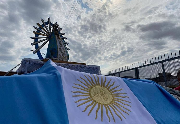 Mons. Scheinig sugiere llevar una imagen de la Virgen de Luján a los hospitales