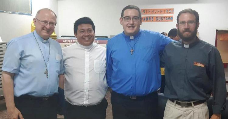 Mons. Urbanc ordenará tres diáconos camino al sacerdocio Mons. Urbanc ordenará tres diáconos camino al sacerdocio