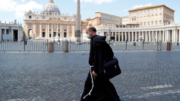 Motu proprio: Reducen sueldos de cardenales y superiores por crisis de Covid en el Vaticano Motu proprio: Reducen sueldos de cardenales y superiores por crisis de Covid en el Vaticano