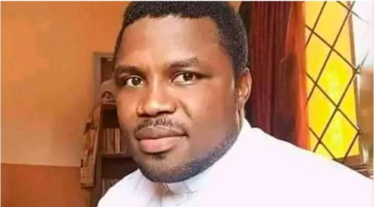 Nigeria: Sacerdote secuestrado por yihadistas logra escapar tras una semana de cautiverio Nigeria: Sacerdote secuestrado por yihadistas logra escapar tras una semana de cautiverio