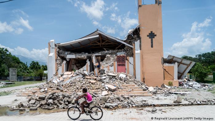 Obispo advierte que la mitad de la iglesias de Haití están destruidas Obispo advierte que la mitad de la iglesias de Haití están destruidas
