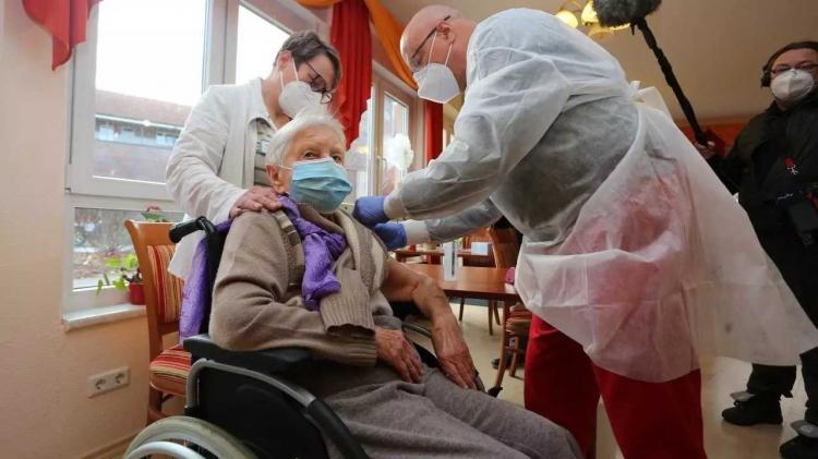 Obispos europeos y Cáritas piden campañas de vacunación masiva Obispos europeos y Cáritas piden campañas de vacunación masiva