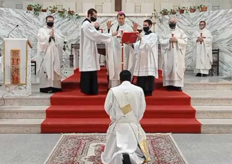 Ordenación y toma de posesión de la parroquia Cristo Rey Ordenación y toma de posesión de la parroquia Cristo Rey