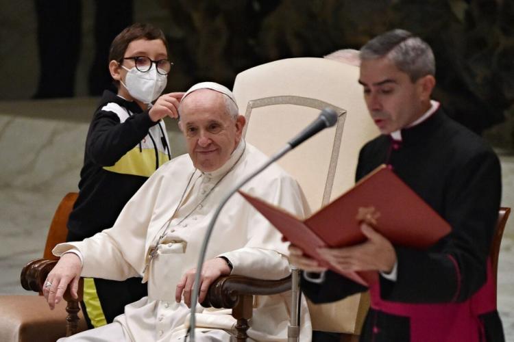 Papa: El niño da una lección sobre cómo acercarse al Señor Papa: El niño da una lección sobre cómo acercarse al Señor