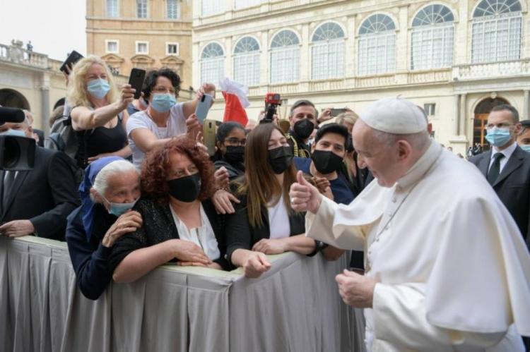 El Papa recuerda que Jesús reza siempre por cada uno de nosotros El Papa recuerda que Jesús reza siempre por cada uno de nosotros
