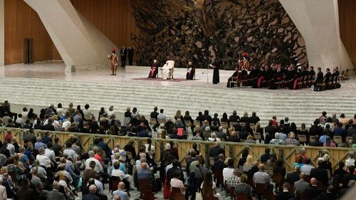 Papa: La verdad nos hace libres y nunca se la puede forzar en nombre de Jesús Papa: La verdad nos hace libres y nunca se la puede forzar en nombre de Jesús