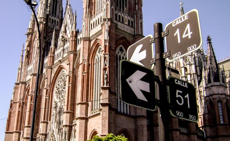 Precisiones del arzobispo de La Plata sobre el nuevo Estatuto de los Capellanes Precisiones del arzobispo de La Plata sobre el nuevo Estatuto de los Capellanes