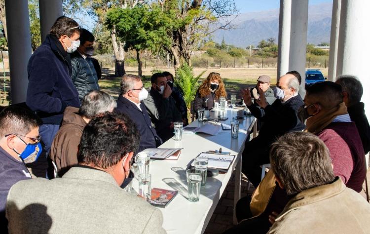 Presentaron al gobernador de Catamarca el plan de trabajo para la beatificación de Esquiú Presentaron al gobernador de Catamarca el plan de trabajo para la beatificación de Esquiú