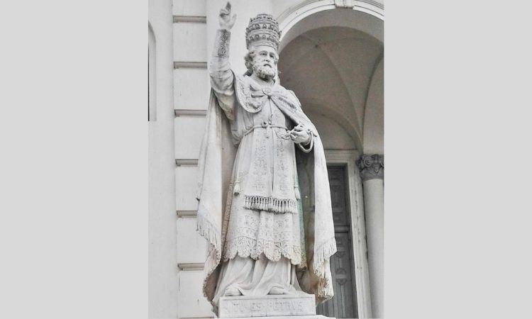Restaurarán la estatua del Apóstol San Pedro en la catedral de Paraná Restaurarán la estatua del Apóstol San Pedro en la catedral de Paraná