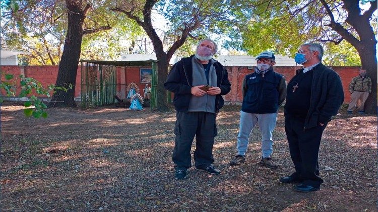 San Egidio y Misioneros de Francisco tienden la mesa para los sin techo San Egidio y Misioneros de Francisco tienden la mesa para los sin techo