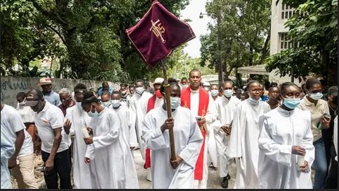 Secuestran en Haití a 5 sacerdotes, 2 religiosas y 3 laicos Secuestran en Haití a 5 sacerdotes, 2 religiosas y 3 laicos