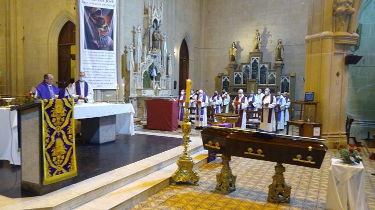 Último adiós a monseñor Bianchi di Cárcano en la catedral de Azul Último adiós a monseñor Bianchi di Cárcano en la catedral de Azul