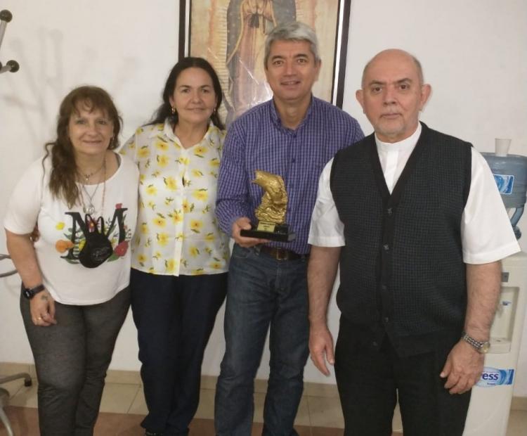 Un programa radial "Soldados de Dios" recibió un premio por su labor Un programa radial "Soldados de Dios" recibió un premio por su labor