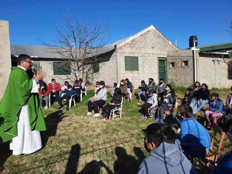 Un sacerdote de Paraná, "embajador para la paz" Un sacerdote de Paraná, "embajador para la paz"