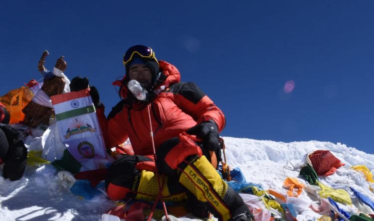 Un salesiano en la cima del mundo Un salesiano en la cima del mundo