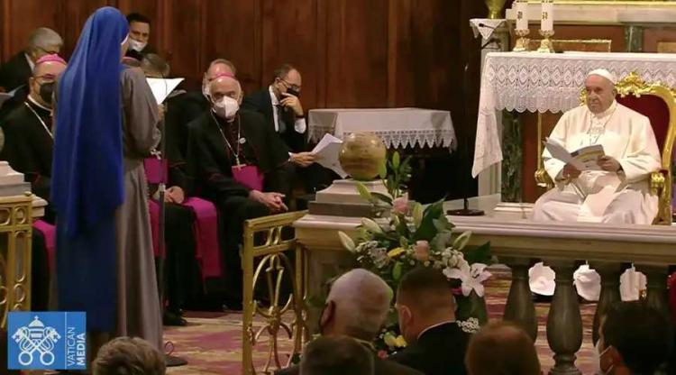 Una religiosa argentina relata al Papa su experiencia misionera en una isla griega Una religiosa argentina relata al Papa su experiencia misionera en una isla griega