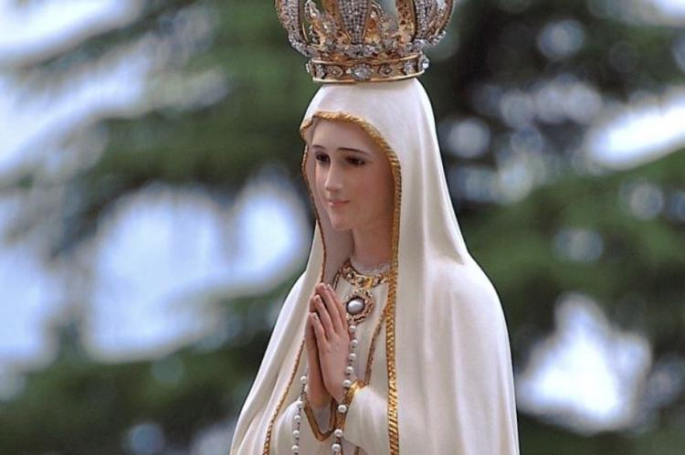 El Papa: 'Abramos las casas y los corazones a la presencia de María' El Papa: 'Abramos las casas y los corazones a la presencia de María'