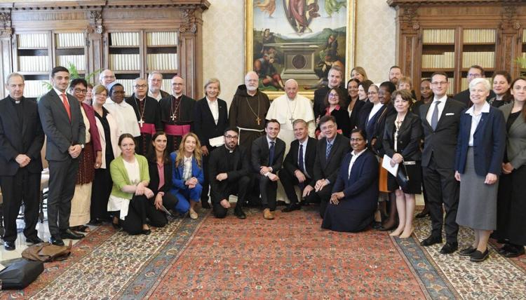 Abusos: el Papa le pide a toda la Iglesia ejercer la 'escucha y acogida' de las víctimas Abusos: el Papa le pide a toda la Iglesia ejercer la 'escucha y acogida' de las víctimas