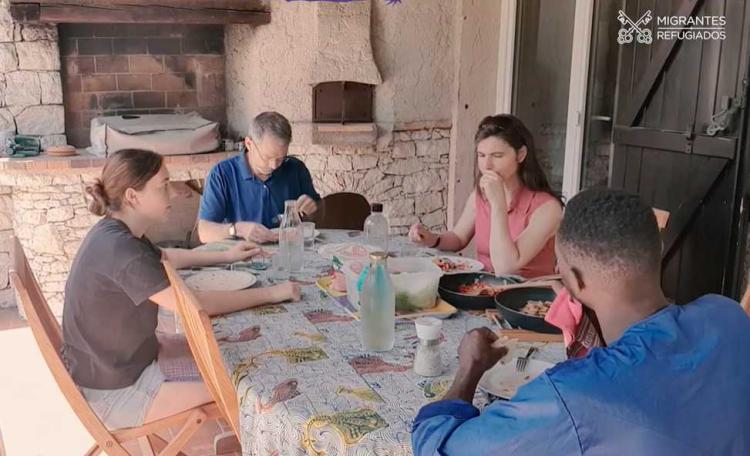 Acoger a los migrantes, una posibilidad para crecer como humanidad Acoger a los migrantes, una posibilidad para crecer como humanidad