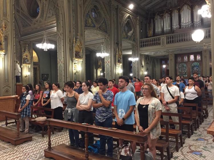 Alegría, comunión y sinodalidad en la misa arquidiocesana de jóvenes en La Plata Alegría, comunión y sinodalidad en la misa arquidiocesana de jóvenes en La Plata