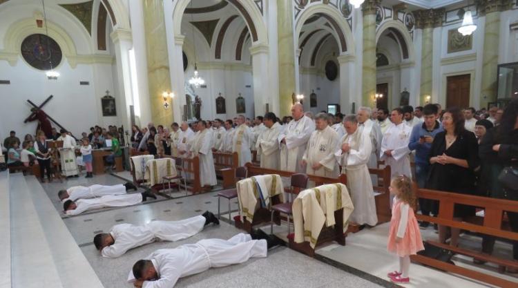 La Iglesia bahiense celebró la ordenación de un sacerdote y tres diáconos