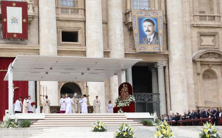 Alegría en la Iglesia, júbilo en la familia salesiana: ¡Don Zatti es santo! Alegría en la Iglesia, júbilo en la familia salesiana: ¡Don Zatti es santo!