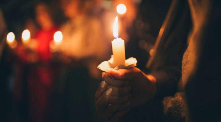 "Alumbra la vida", un gesto ante el Congreso en homenaje a los no nacidos "Alumbra la vida", un gesto ante el Congreso en homenaje a los no nacidos