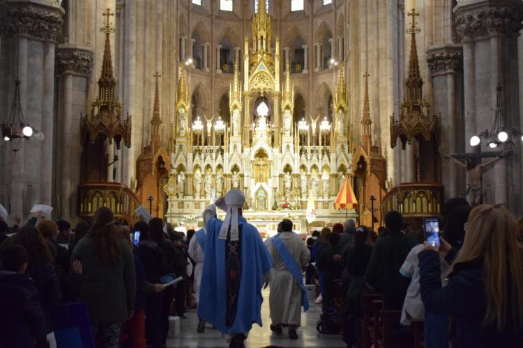 Alumnos de colegios de la diócesis de Quilmes peregrinaron a Luján Alumnos de colegios de la diócesis de Quilmes peregrinaron a Luján