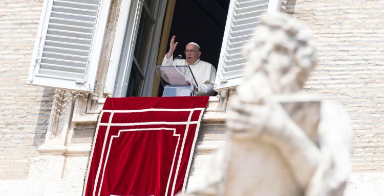 Ángelus de Francisco: 'Jesús enseña el amor; quien ama vive, quien odia muere' Ángelus de Francisco: 'Jesús enseña el amor; quien ama vive, quien odia muere'