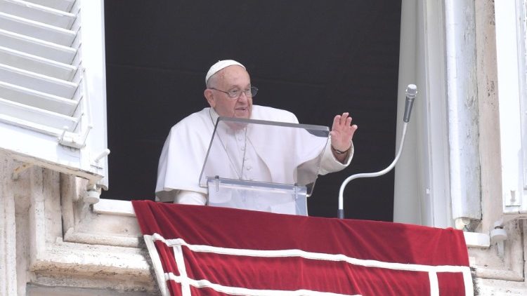 Ángelus del Papa: 'El amor de Dios nos hace libres' Ángelus del Papa: 'El amor de Dios nos hace libres'