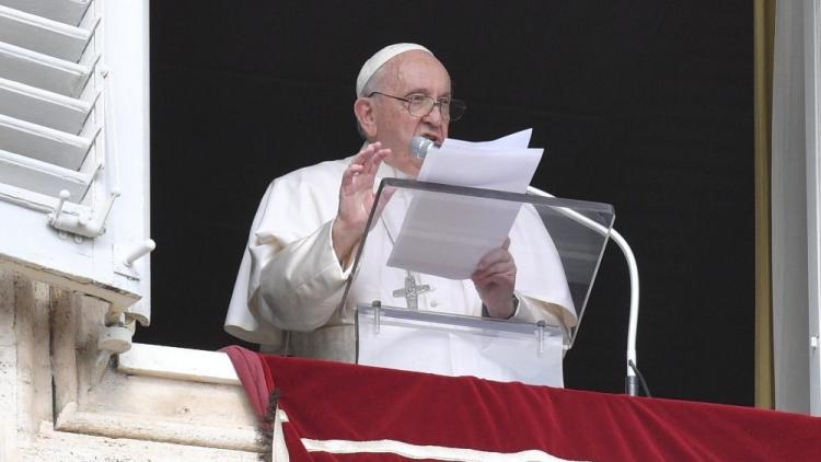 Ángelus: Donde hay demasiado "yo", hay poco Dios, advirtió Francisco Ángelus: Donde hay demasiado "yo", hay poco Dios, advirtió Francisco