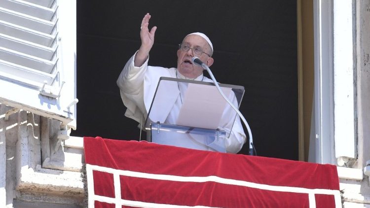 Ángelus: el Papa insta a seguir a Jesús aunque sea difícil Ángelus: el Papa insta a seguir a Jesús aunque sea difícil
