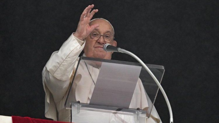 Ángelus: 'Imiten al Dios del amor, sean mensajeros de esperanza', pidió el Papa Ángelus: 'Imiten al Dios del amor, sean mensajeros de esperanza', pidió el Papa