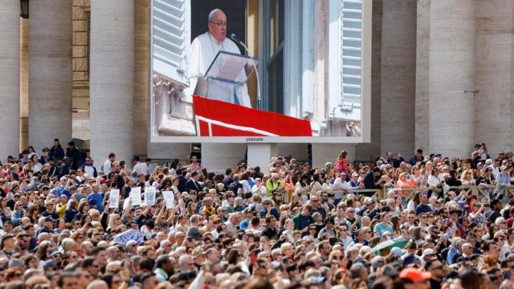 Ángelus del Papa: 'La entrega y el perdón son la esencia de la gloria de Dios' Ángelus del Papa: 'La entrega y el perdón son la esencia de la gloria de Dios'