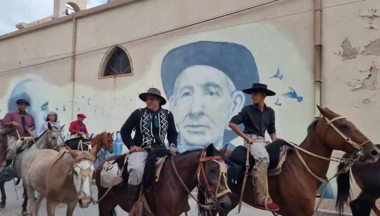 Procesiones y muestras de fe en el natalicio del Santo Cura Brochero Procesiones y muestras de fe en el natalicio del Santo Cura Brochero
