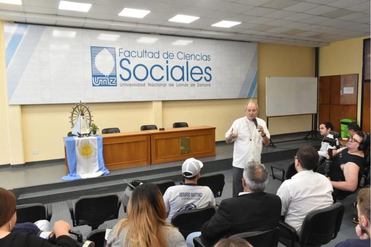 Ante referentes sociales, Mons. Lugones destacó la importancia de escucharse