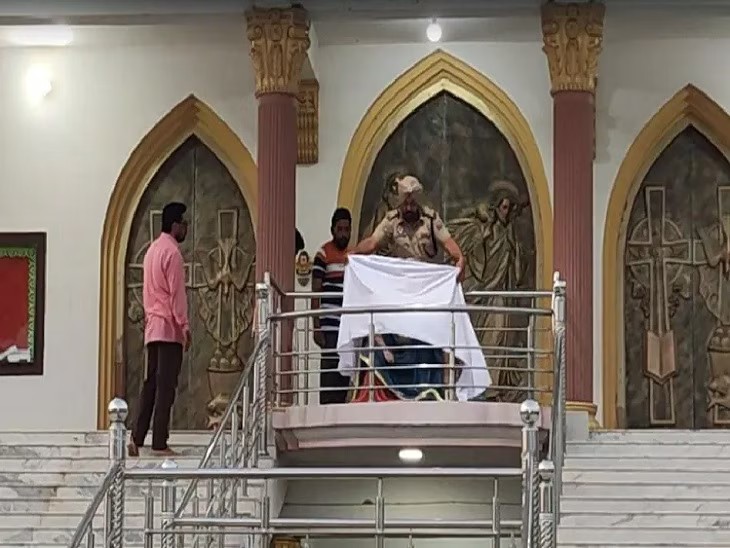 Ataque y vandalismo en una iglesia católica en India Ataque y vandalismo en una iglesia católica en India